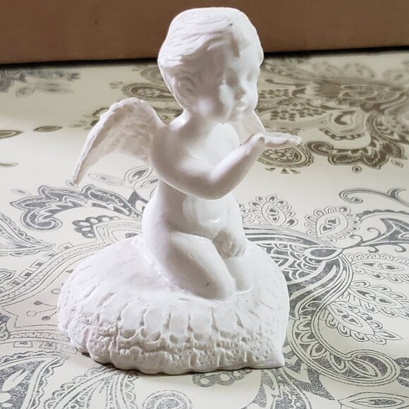 Vintage White Bisque Blowing Kiss Angel Ring Holder cottagecore 90s Victorian - Picture 5 of 6